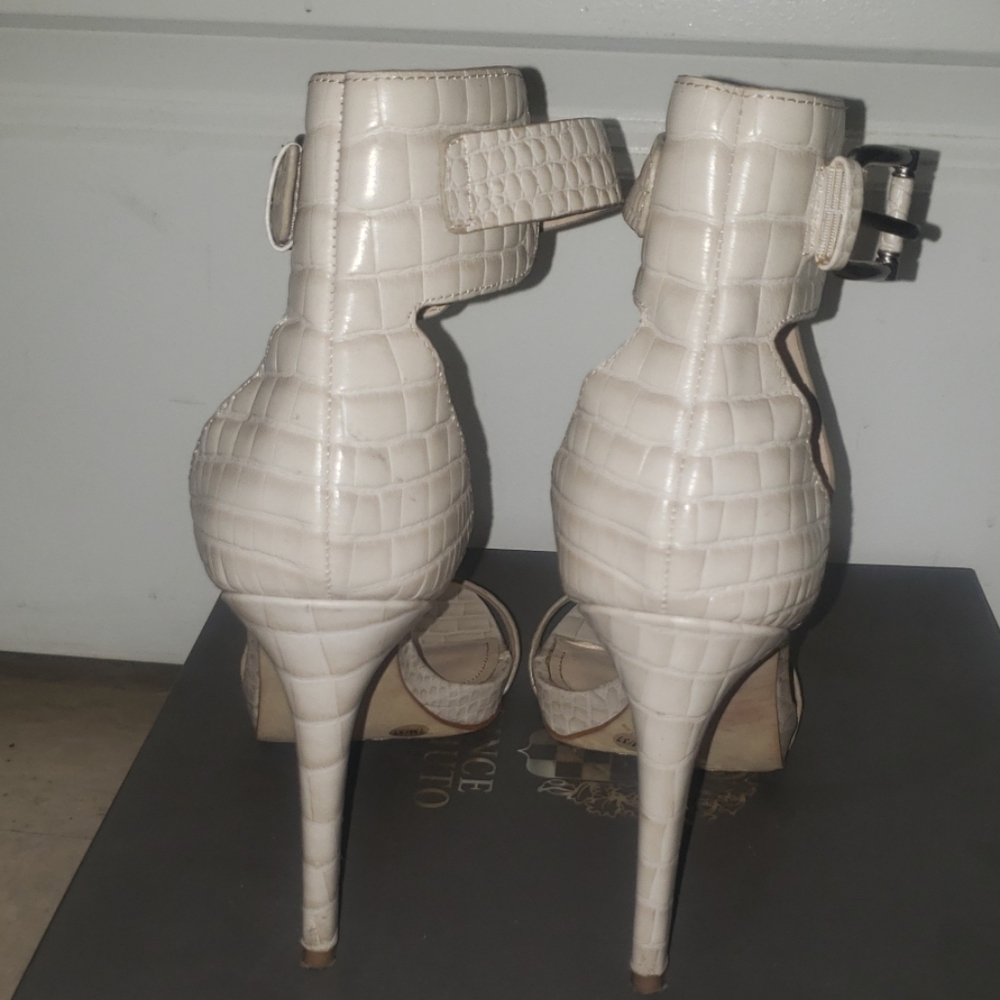 Cute shoes !!!!!!! - Picture 3 of 4